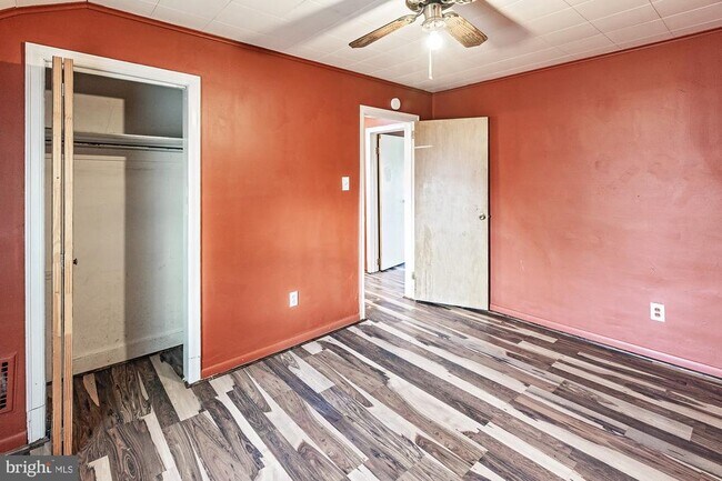 Building Photo - 3312 W 13th St