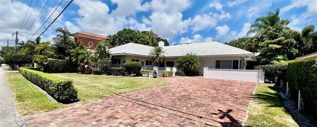 Building Photo - 2325 Barcelona Dr