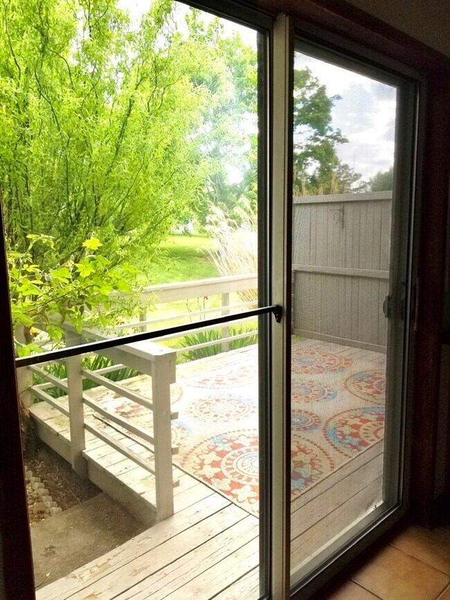 Building Photo - 60 Old Town Rd #112