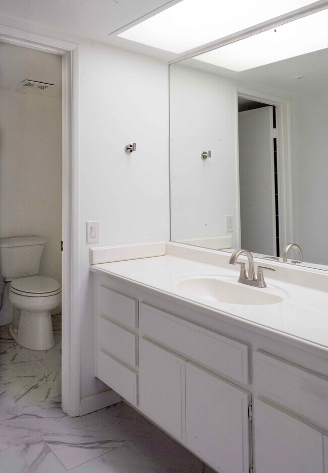 Building Photo - 2017 Normandy Ct