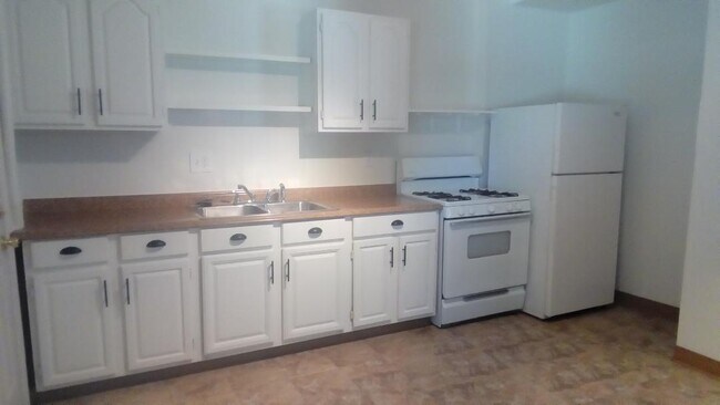 Kitchen - 1304 W Kiowa St