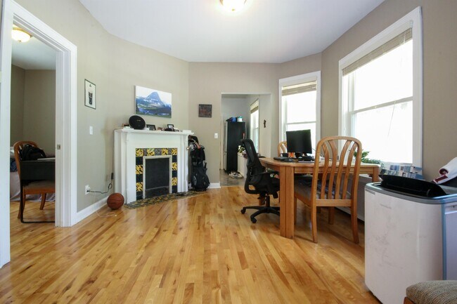 Building Photo - 3200 Aldrich Ave S