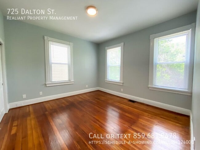 Building Photo - 725 Dalton St