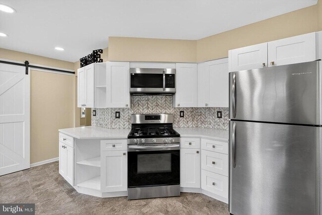 Building Photo - 51 Mecouch Dr