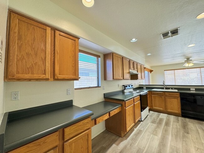 Building Photo - ASHLEY HEIGHTS 3 BEDROOM WITH HUGE BACKYARD