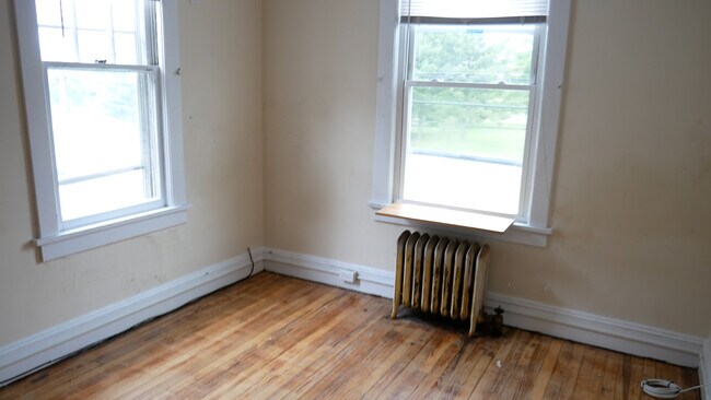 Building Photo - 96 Huntington St