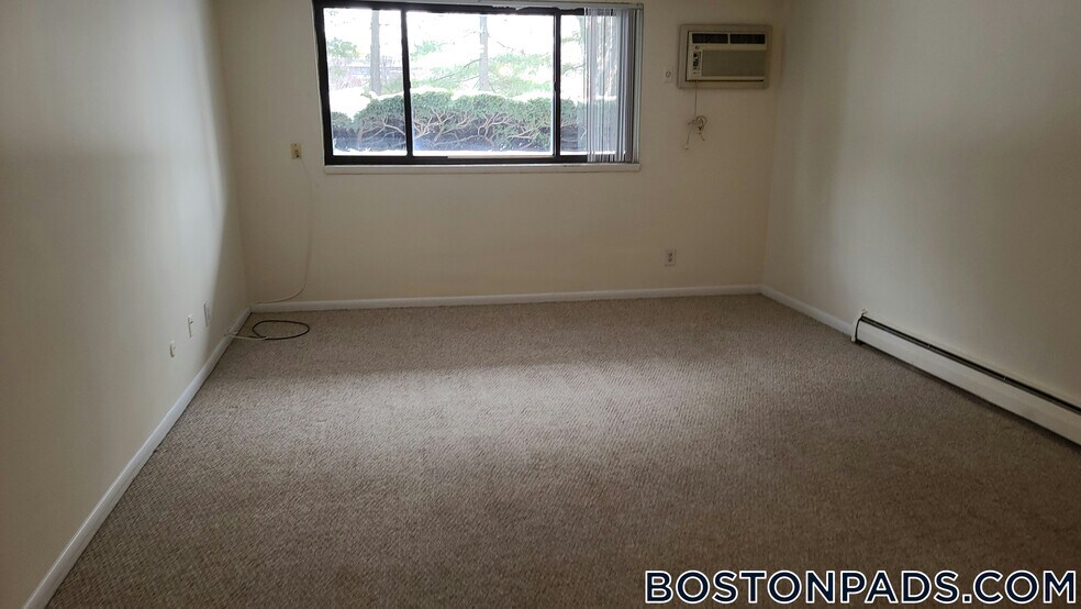 Building Photo - 16 Whites Ave