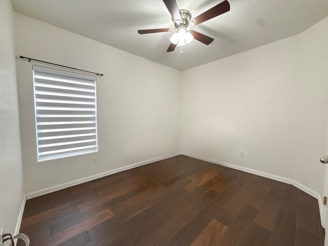 Building Photo - 3128 Rosco Dr