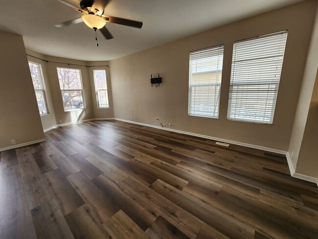 Building Photo - 3 Bed 3 bath house in 80910!