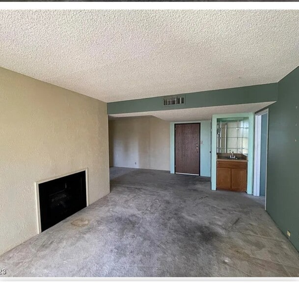 Building Photo - 750 S Royal Crest Cir