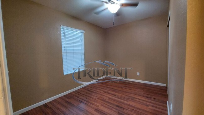 Building Photo - Cozy 2-bedroom 1 bath close to shopping and transportation