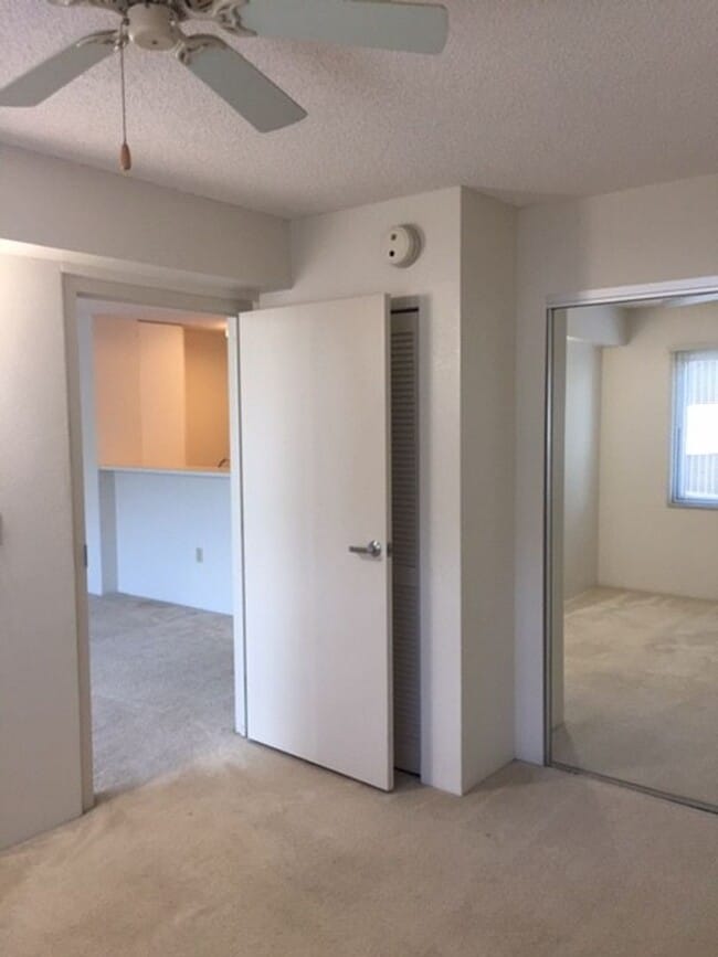 Building Photo - **COUNTRY CLUB VILLAGE 6 1BD/1BA/2PK CONDO FOR RENT!**