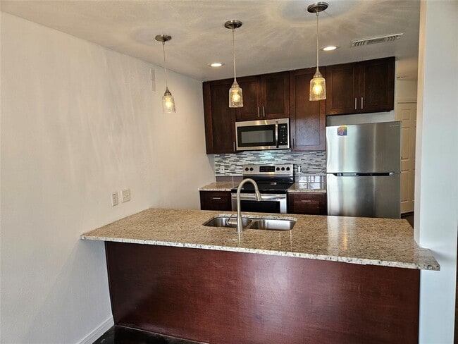 Building Photo - 5911 Lago Vista Way