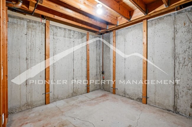 Building Photo - 655 S Xenon Ct