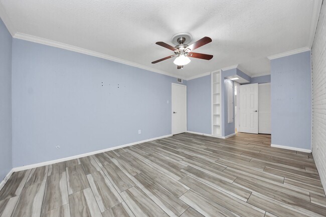 Building Photo - 2744 Briarhurst Dr