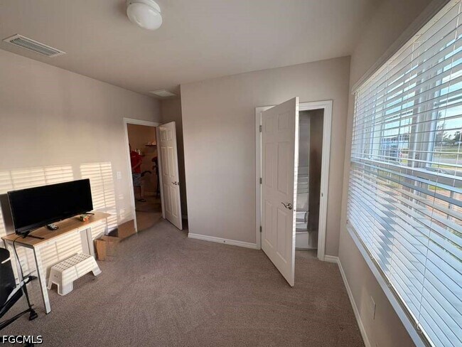 Building Photo - 1129 NW 20th Ave