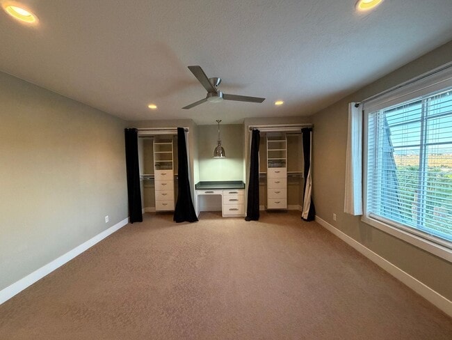 Building Photo - SPACIOUS PROPERTY DOWNTOWN FOR RENT!