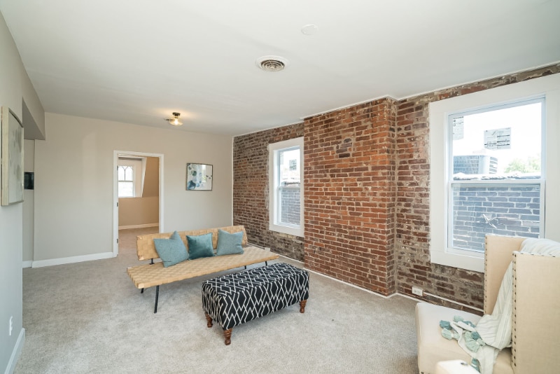 Building Photo - 1936 Arsenal St