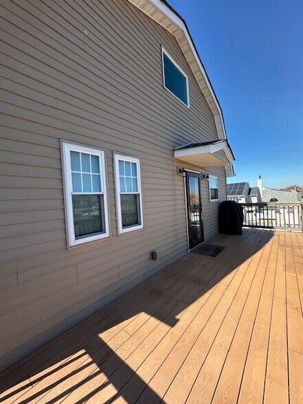 Building Photo - 884 Beach St
