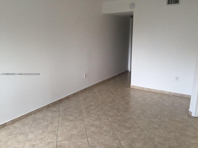 Building Photo - 721 N Pine Island Rd