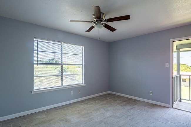 Building Photo - 107 Shannon Unit C Cir