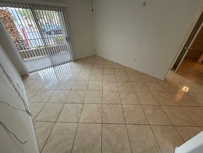 Building Photo - BRIGHT 1 BD & 1 FB CONDO IN SOUTHWEST LAS VEGAS