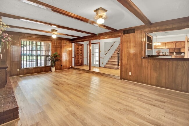 Primary Photo - 5703 Havenwoods Dr