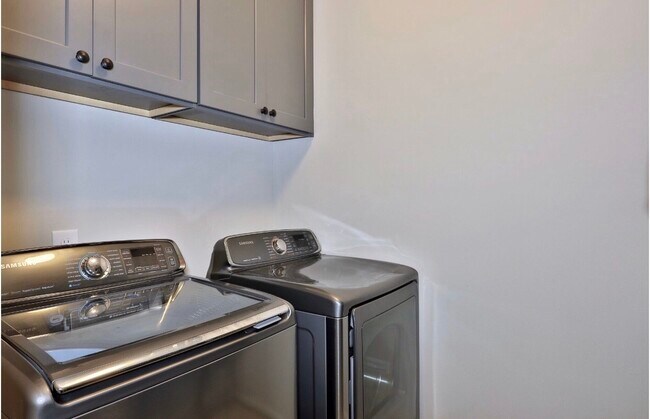 Building Photo - 4379 Strand Dr