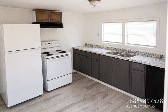 Building Photo - 715 23rd St NW