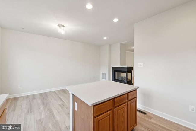 Building Photo - 909 Crestfield Dr