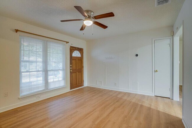 Building Photo - 509 Treys Way