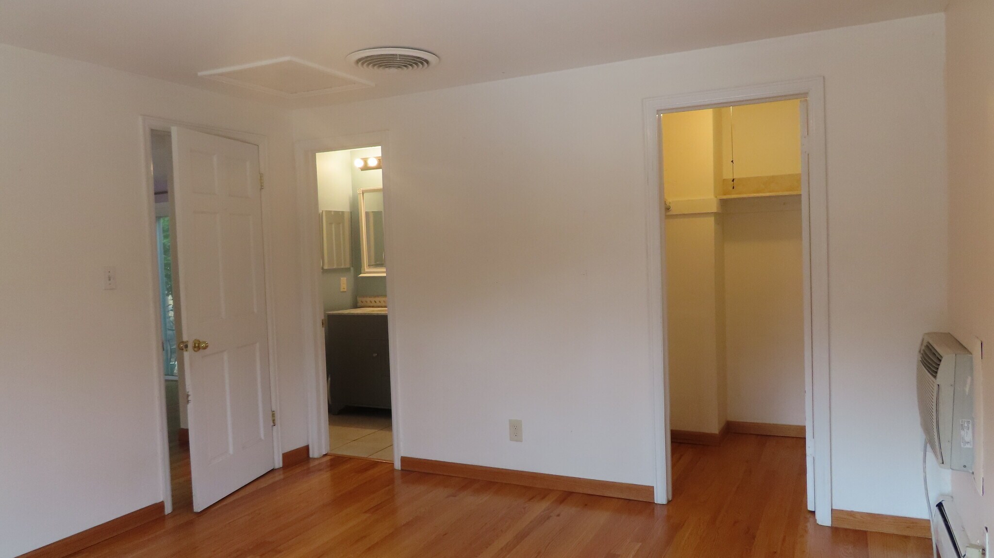 Master Bedroom - 2631 S University Blvd