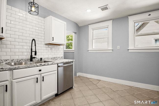 Building Photo - 80 Garden St