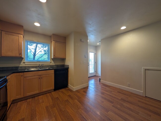 Building Photo - Beautiful 2-Bedroom, 2.5-Bath Condo Near A...