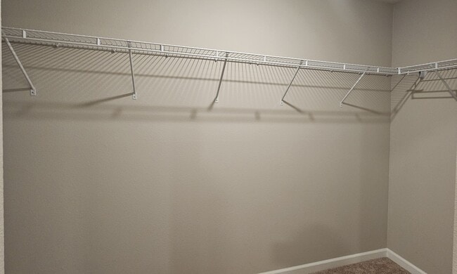 Building Photo - 640 Vickie Ln N