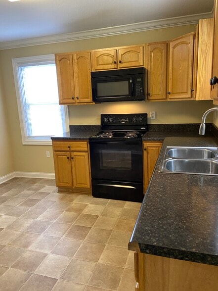 Kitchen - 906 Kenton St