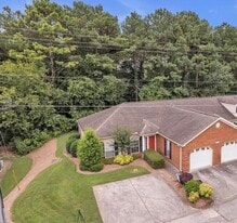 Building Photo - 1694 Red Oak Dr