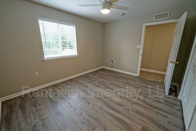 Building Photo - 241 Dixie Dr