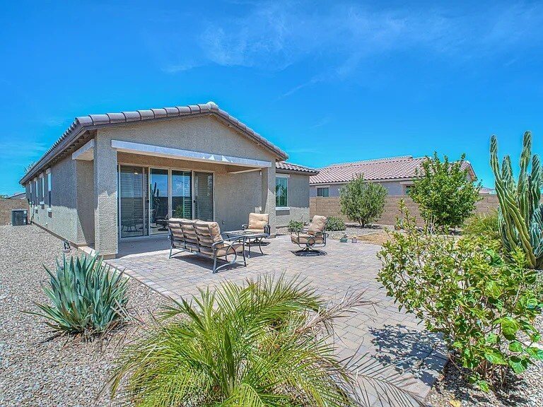 fully landscaped backyard - 832 S Strahan Pl