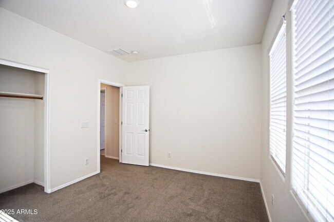 Building Photo - 1090 W Caroline Ln