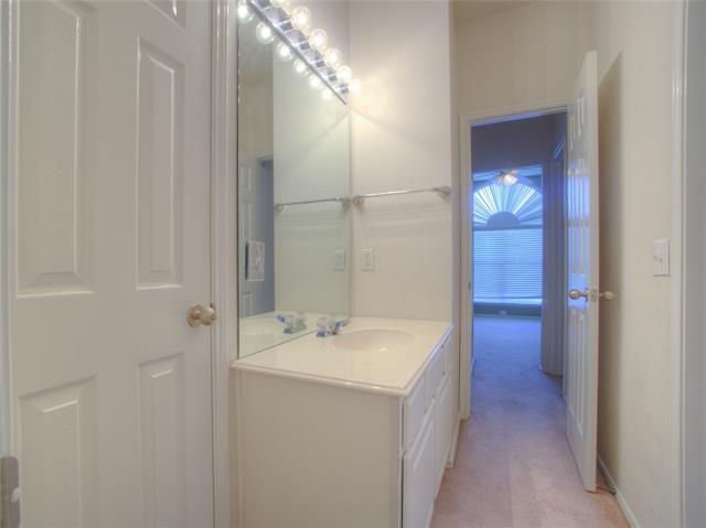 Building Photo - 11161 Balcones Dr