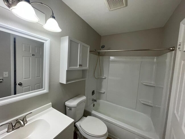 Building Photo - 1303 Darlene Way