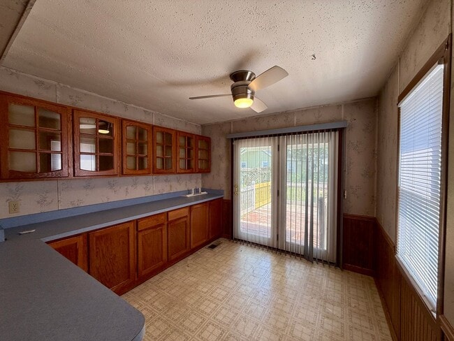 Building Photo - 2 Bed / 1 Bath House with lots of Features...