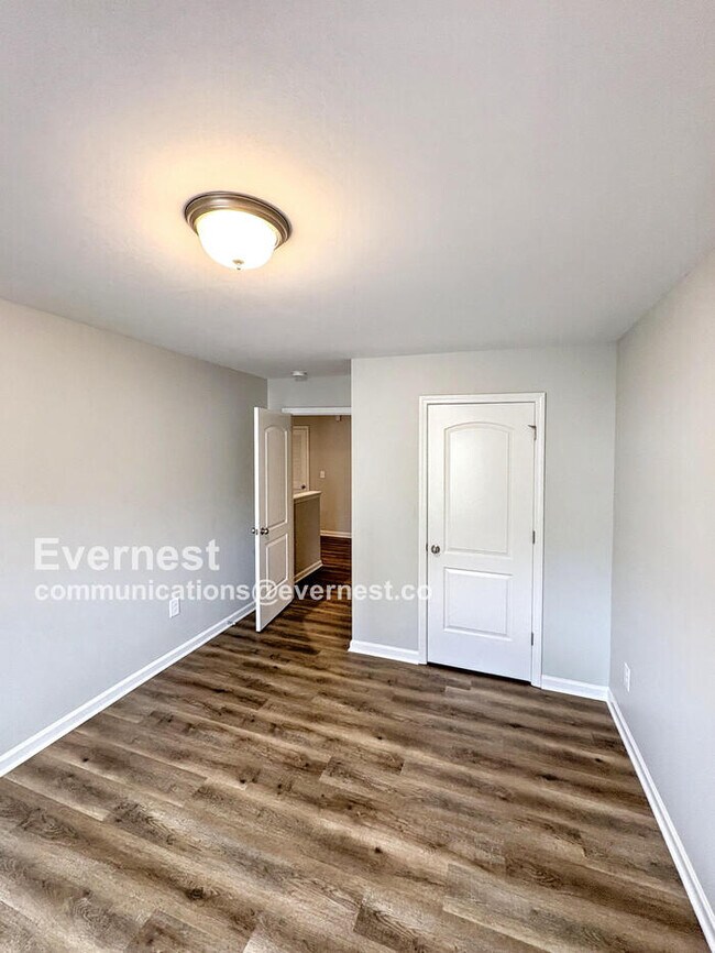 Building Photo - 15 Sloane Ct