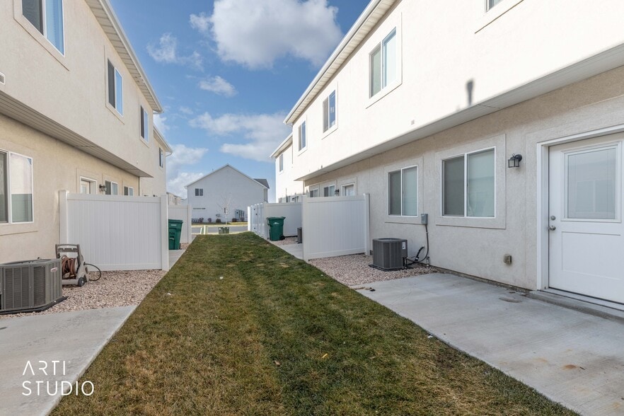 Building Photo - 2674 S 2250 W
