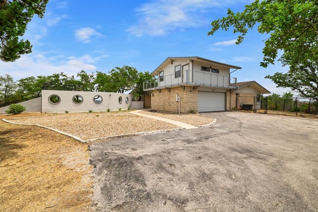 Building Photo - 3935 Lago Vista Dr