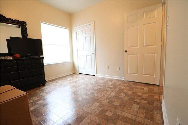 Building Photo - 1513 Cage St