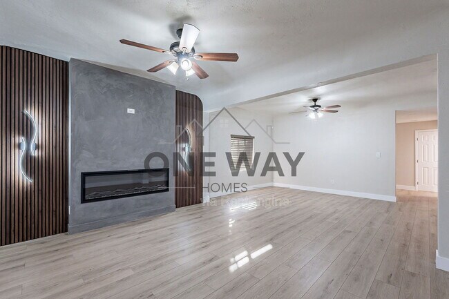 Building Photo - 745 E Pierce St