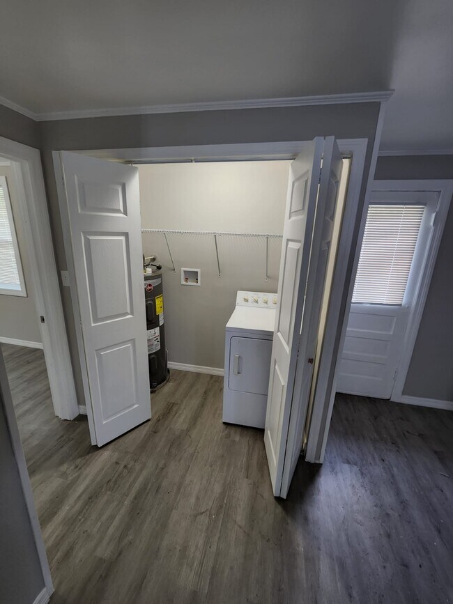 Building Photo - 602 NW 1st Ave