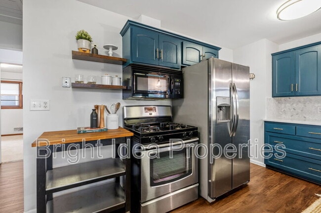 Building Photo - 1721 Sheridan Ave W